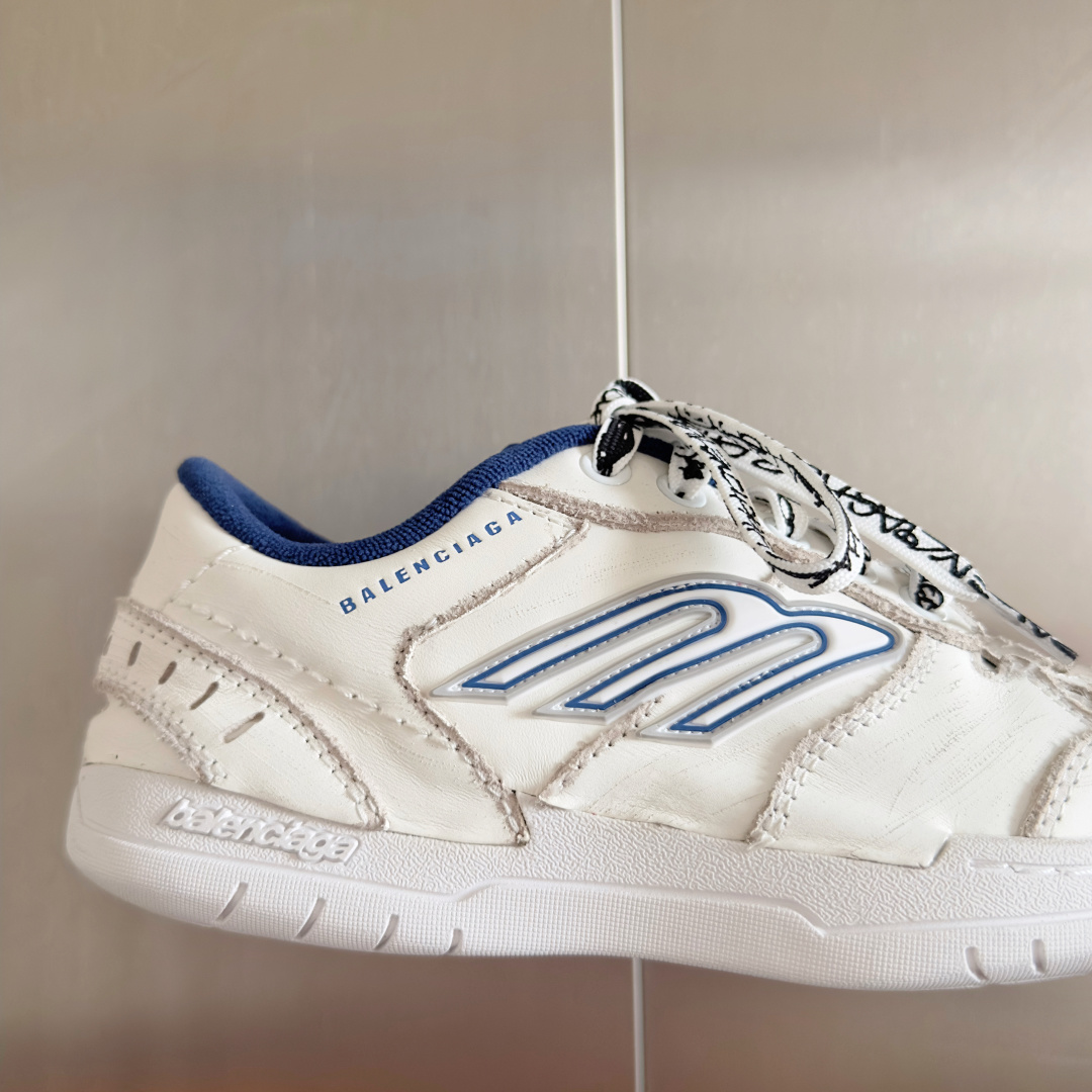 Balenciaga巴黎世家 最新Hamptons系列 情侣款 破损 做旧 休闲 运动鞋
原版购入开