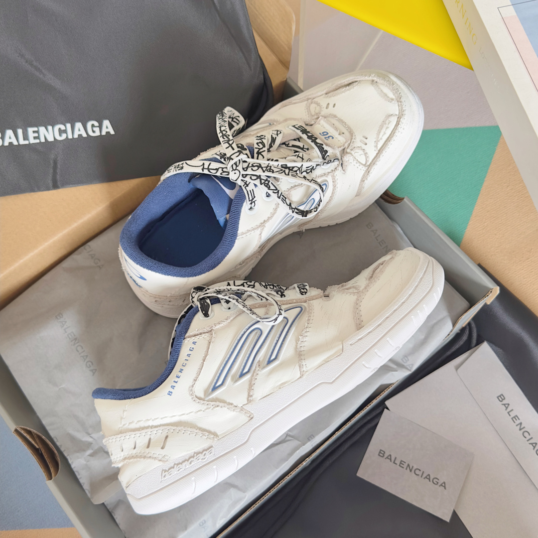 Balenciaga巴黎世家 最新Hamptons系列 情侣款 破损 做旧 休闲 运动鞋
原版购入开