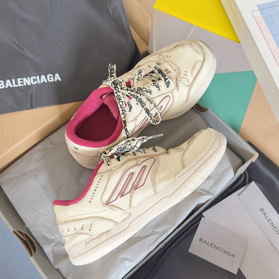  Balenciaga巴黎世家 最新Hamptons系列 情侣款 破损 做旧 休闲 运动鞋 
原版购入开