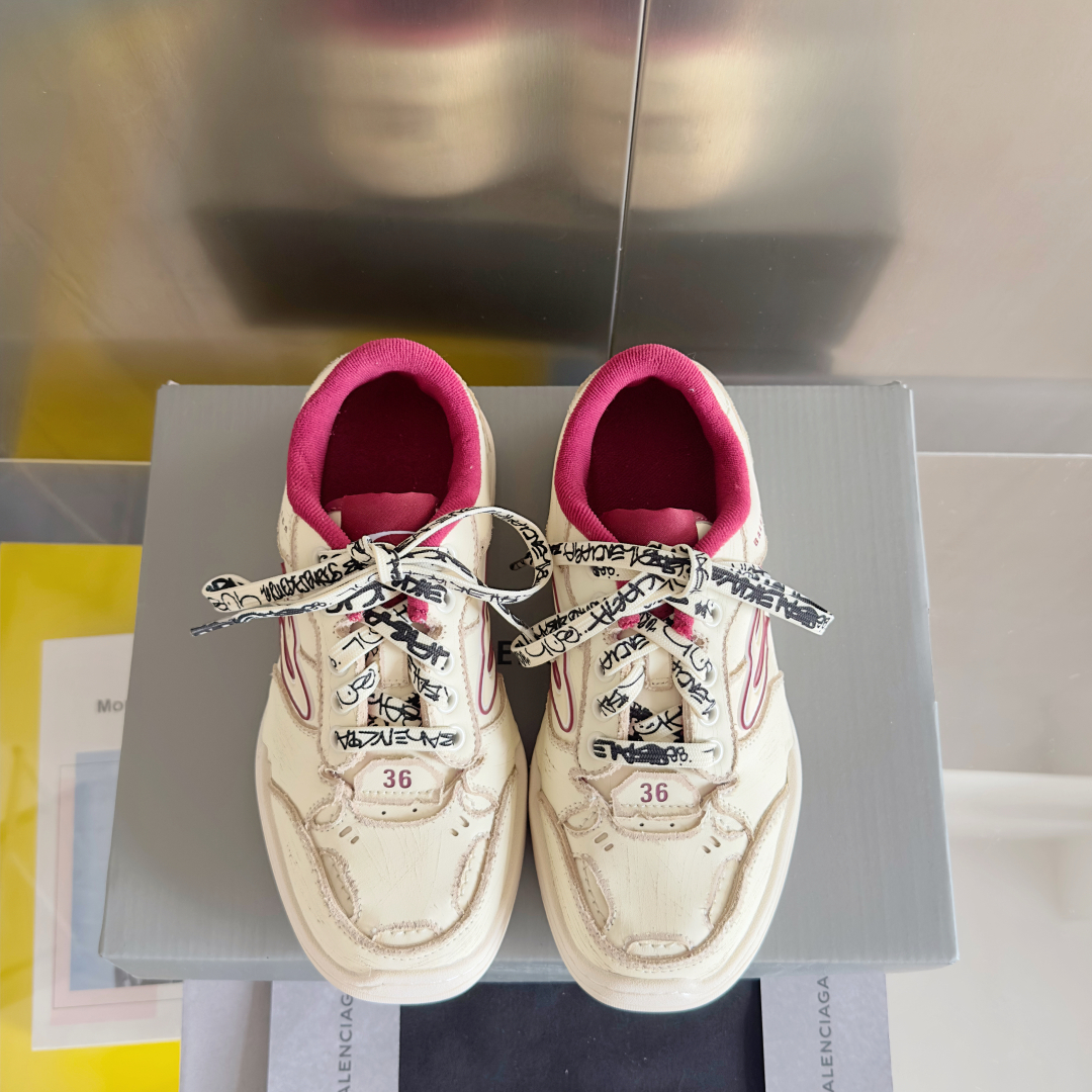  Balenciaga巴黎世家 最新Hamptons系列 情侣款 破损 做旧 休闲 运动鞋 
原版购入开