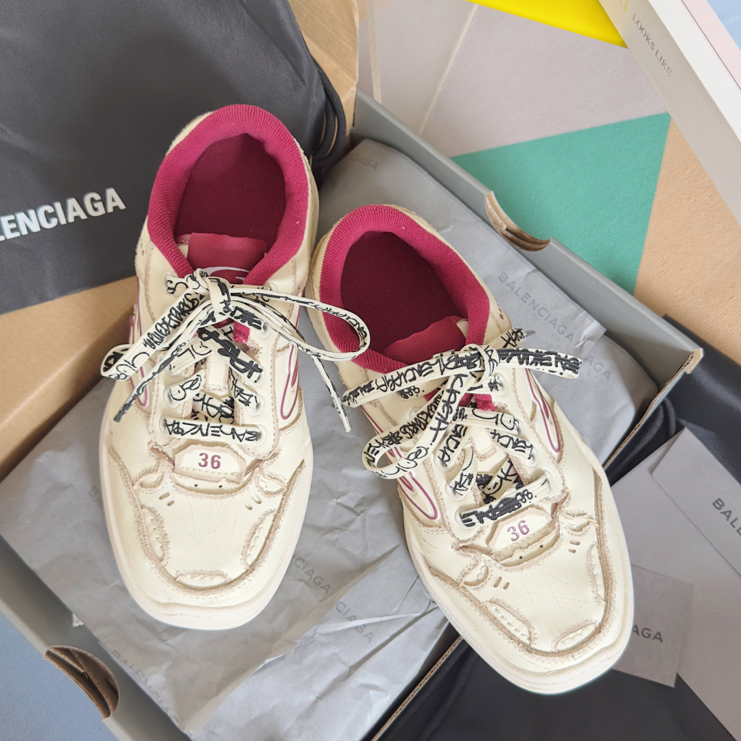  Balenciaga巴黎世家 最新Hamptons系列 情侣款 破损 做旧 休闲 运动鞋 
原版购入开