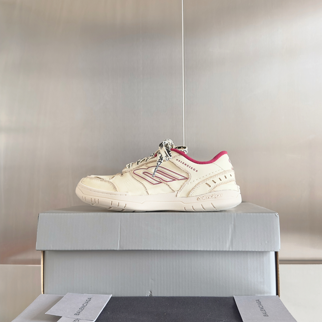  Balenciaga巴黎世家 最新Hamptons系列 情侣款 破损 做旧 休闲 运动鞋 
原版购入开
