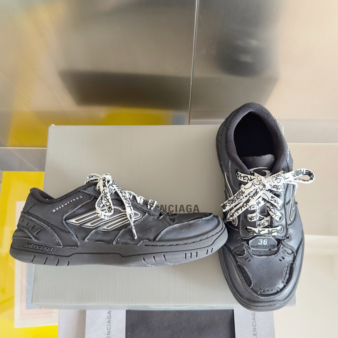 Balenciaga巴黎世家 最新Hamptons系列 情侣款 破损 做旧 休闲 运动鞋
原版购入开