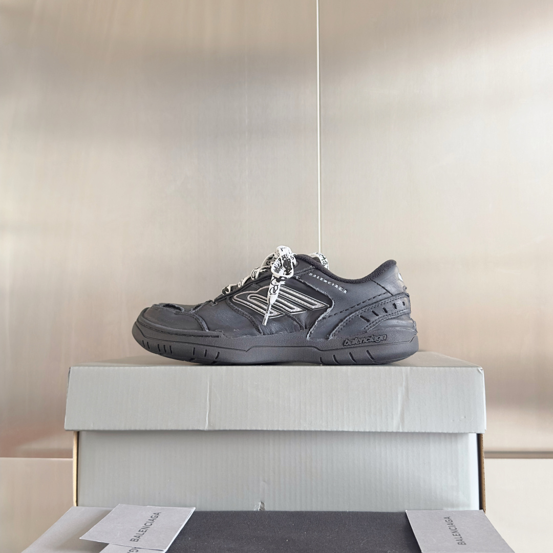 Balenciaga巴黎世家 最新Hamptons系列 情侣款 破损 做旧 休闲 运动鞋
原版购入开