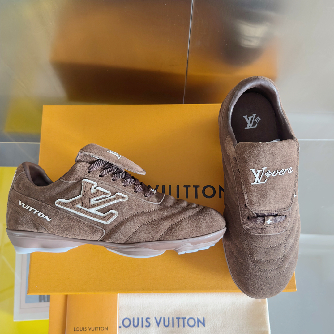 顶级版本：情侣款
LV路易威登L家 驴牌 最新Footprint系列 情侣款 足球运动鞋 休闲 跑鞋
原