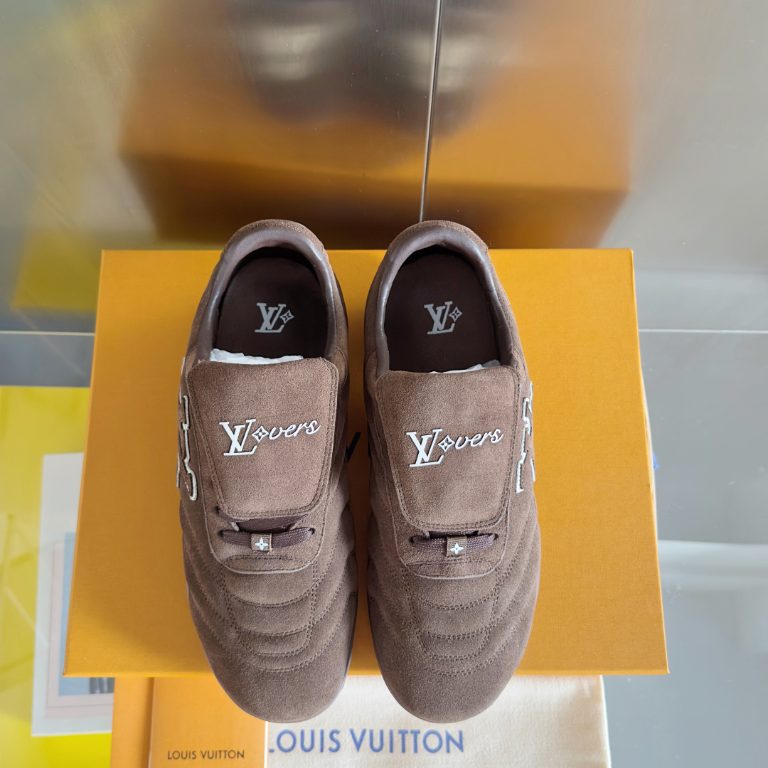 顶级版本：情侣款
LV路易威登L家 驴牌 最新Footprint系列 情侣款 足球运动鞋 休闲 跑鞋
原