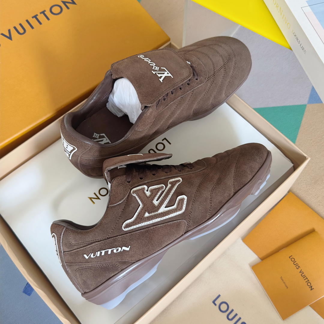 顶级版本：情侣款
LV路易威登L家 驴牌 最新Footprint系列 情侣款 足球运动鞋 休闲 跑鞋
原