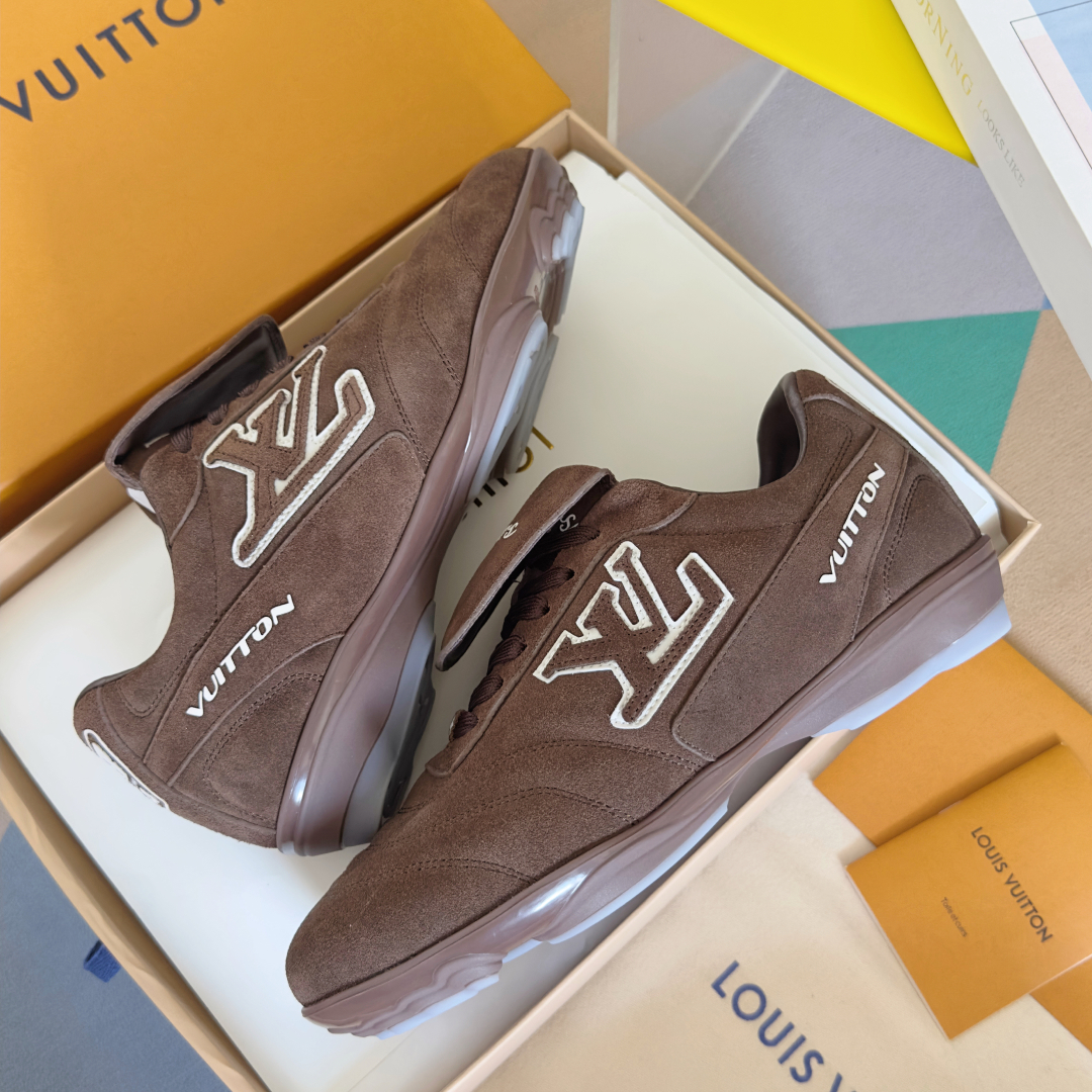 顶级版本：情侣款
LV路易威登L家 驴牌 最新Footprint系列 情侣款 足球运动鞋 休闲 跑鞋
原
