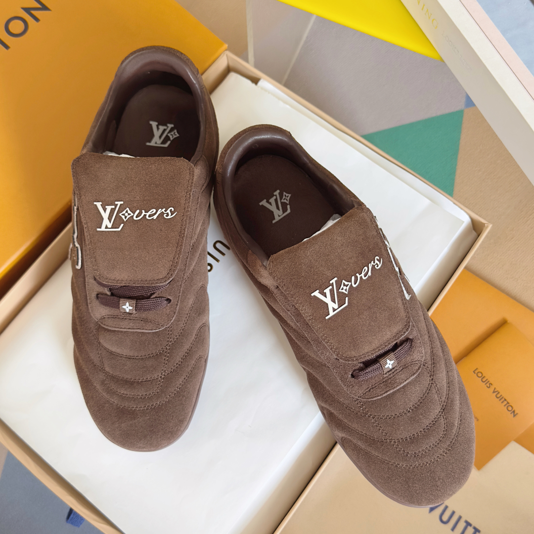 顶级版本：情侣款
LV路易威登L家 驴牌 最新Footprint系列 情侣款 足球运动鞋 休闲 跑鞋
原
