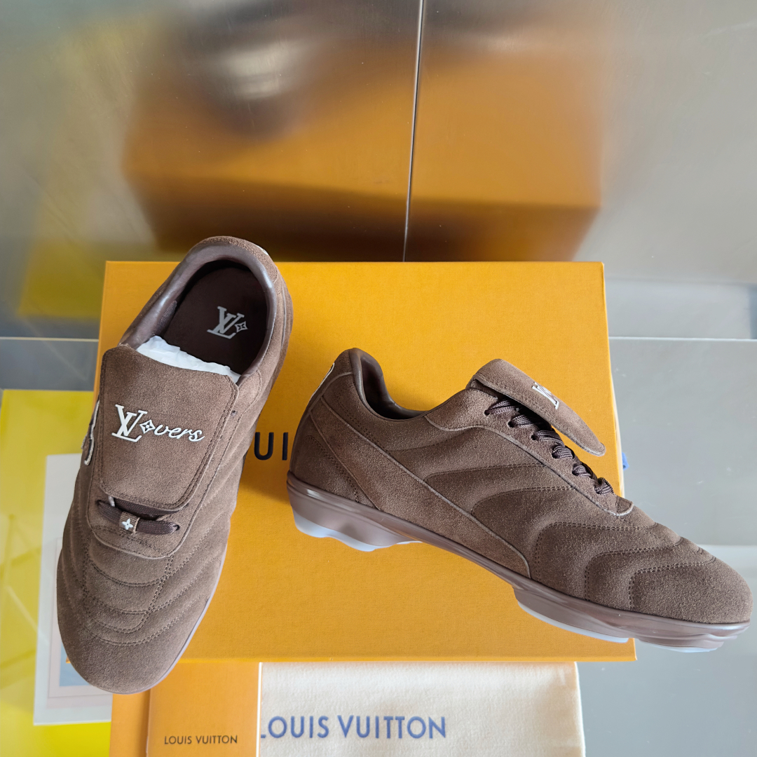 顶级版本：情侣款
LV路易威登L家 驴牌 最新Footprint系列 情侣款 足球运动鞋 休闲 跑鞋
原