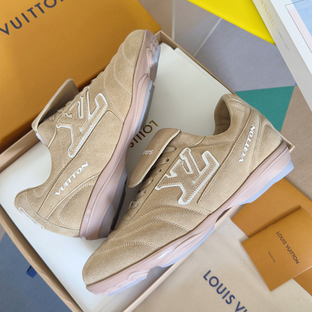 顶级版本：情侣款
LV路易威登L家 驴牌 最新Footprint系列 情侣款 足球运动鞋 休闲 跑鞋
原