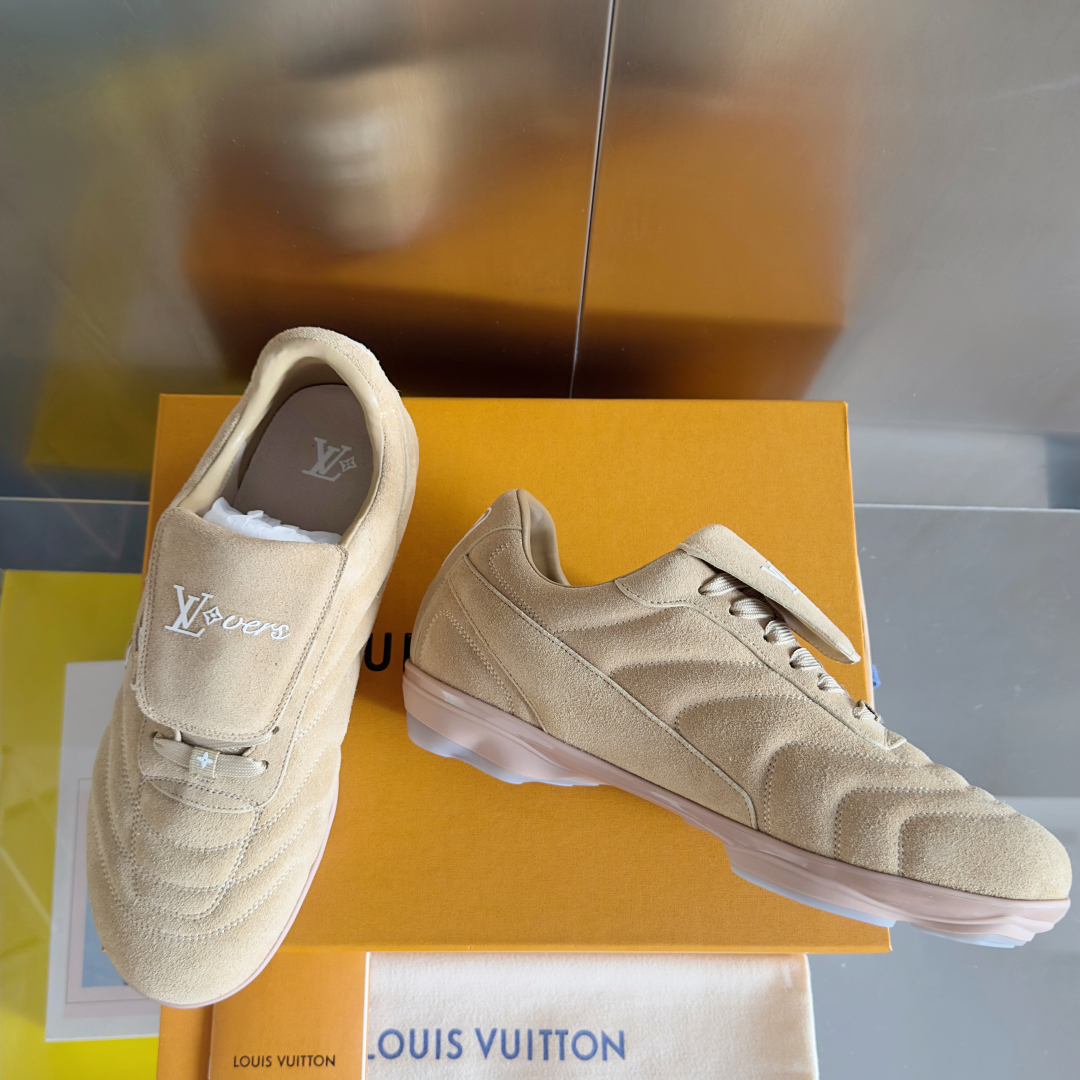 顶级版本：情侣款
LV路易威登L家 驴牌 最新Footprint系列 情侣款 足球运动鞋 休闲 跑鞋
原