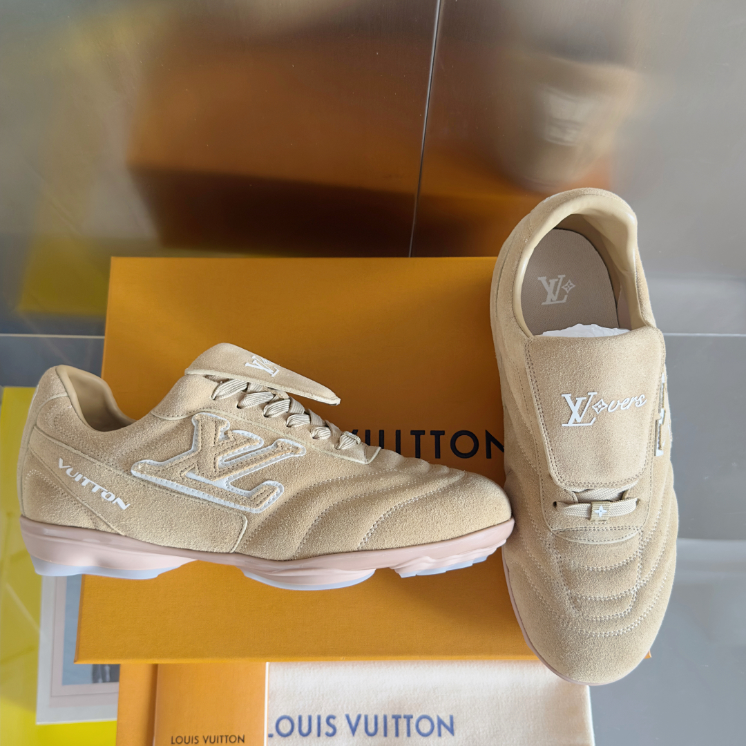 顶级版本：情侣款
LV路易威登L家 驴牌 最新Footprint系列 情侣款 足球运动鞋 休闲 跑鞋
原