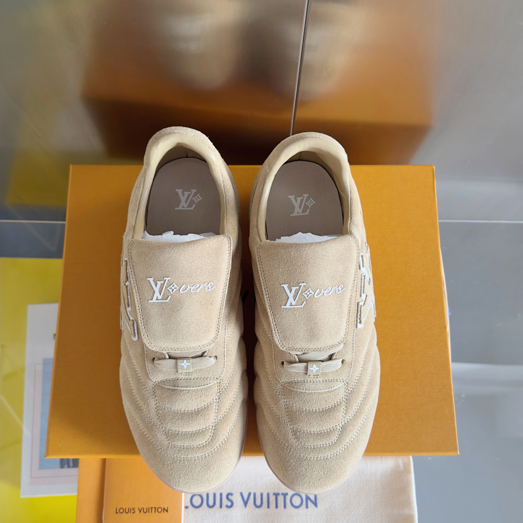 顶级版本：情侣款
LV路易威登L家 驴牌 最新Footprint系列 情侣款 足球运动鞋 休闲 跑鞋
原