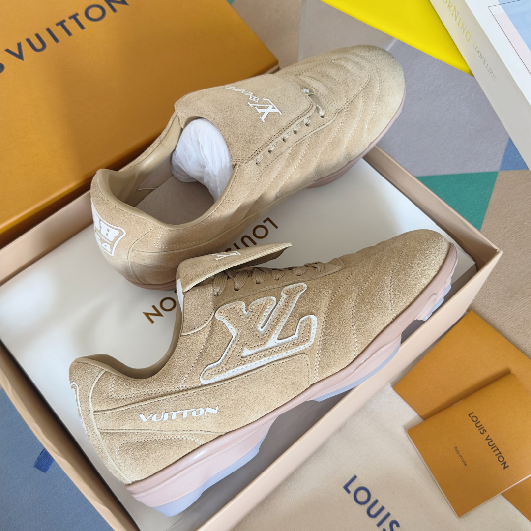 顶级版本：情侣款
LV路易威登L家 驴牌 最新Footprint系列 情侣款 足球运动鞋 休闲 跑鞋
原