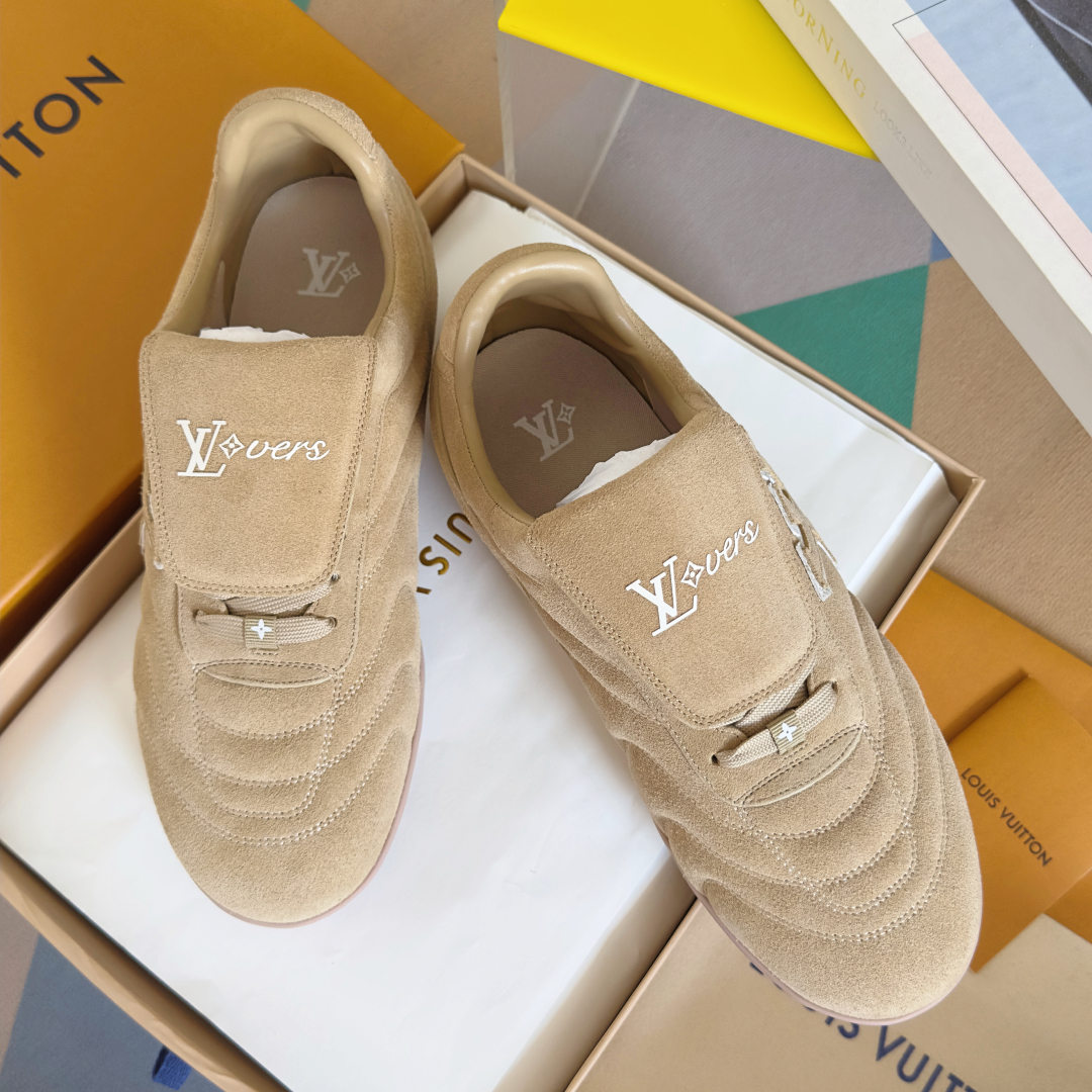 顶级版本：情侣款
LV路易威登L家 驴牌 最新Footprint系列 情侣款 足球运动鞋 休闲 跑鞋
原