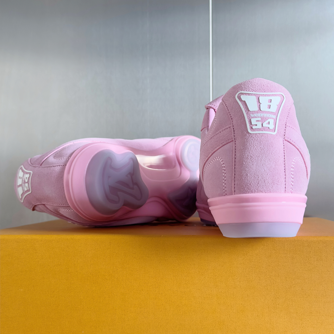 顶级版本：情侣款
LV路易威登L家 驴牌 最新Footprint系列 情侣款 足球运动鞋 休闲 跑鞋
原