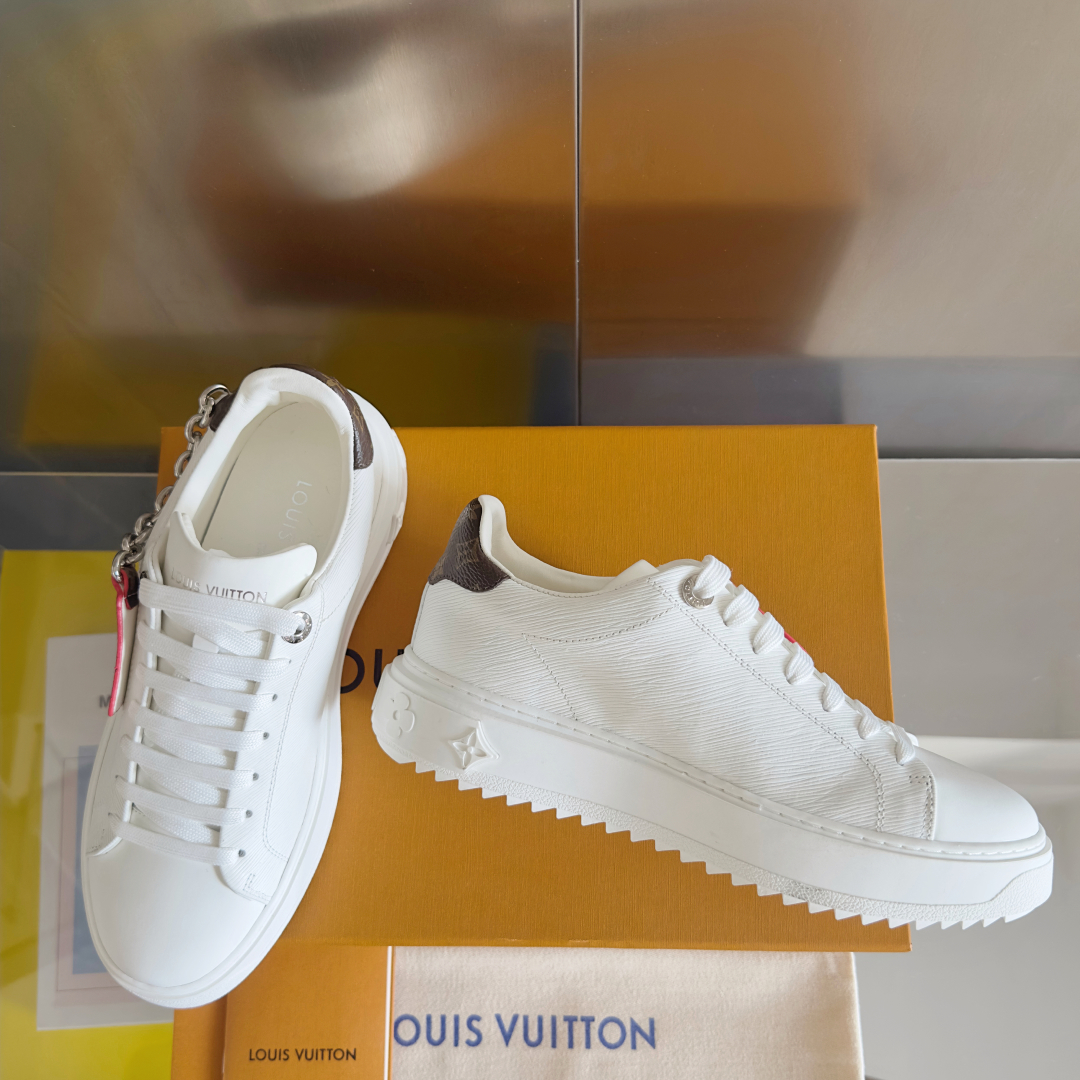 顶级版本：女款
LV 路易威登 驴牌 L家 Time Out 链条 吊坠 休闲 小白鞋 运动鞋
原版购入
