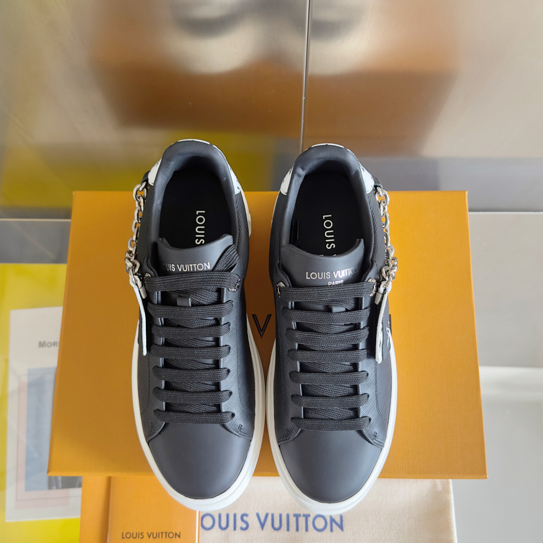 顶级版本:女款
LV 路易威登 驴牌 L家 Time Out 链条 吊坠 休闲 小白鞋 运动鞋
原版购入