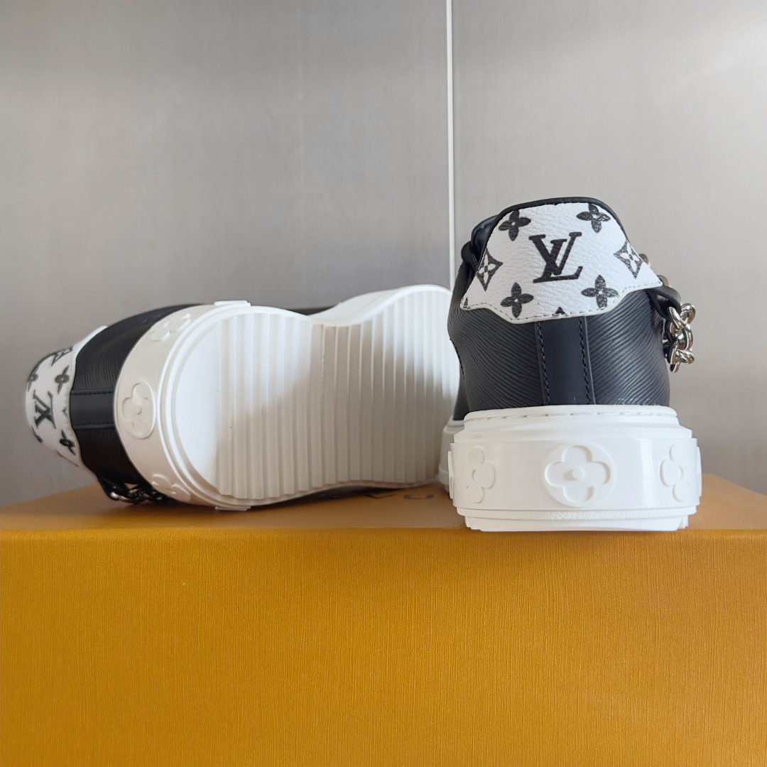 顶级版本:女款
LV 路易威登 驴牌 L家 Time Out 链条 吊坠 休闲 小白鞋 运动鞋
原版购入