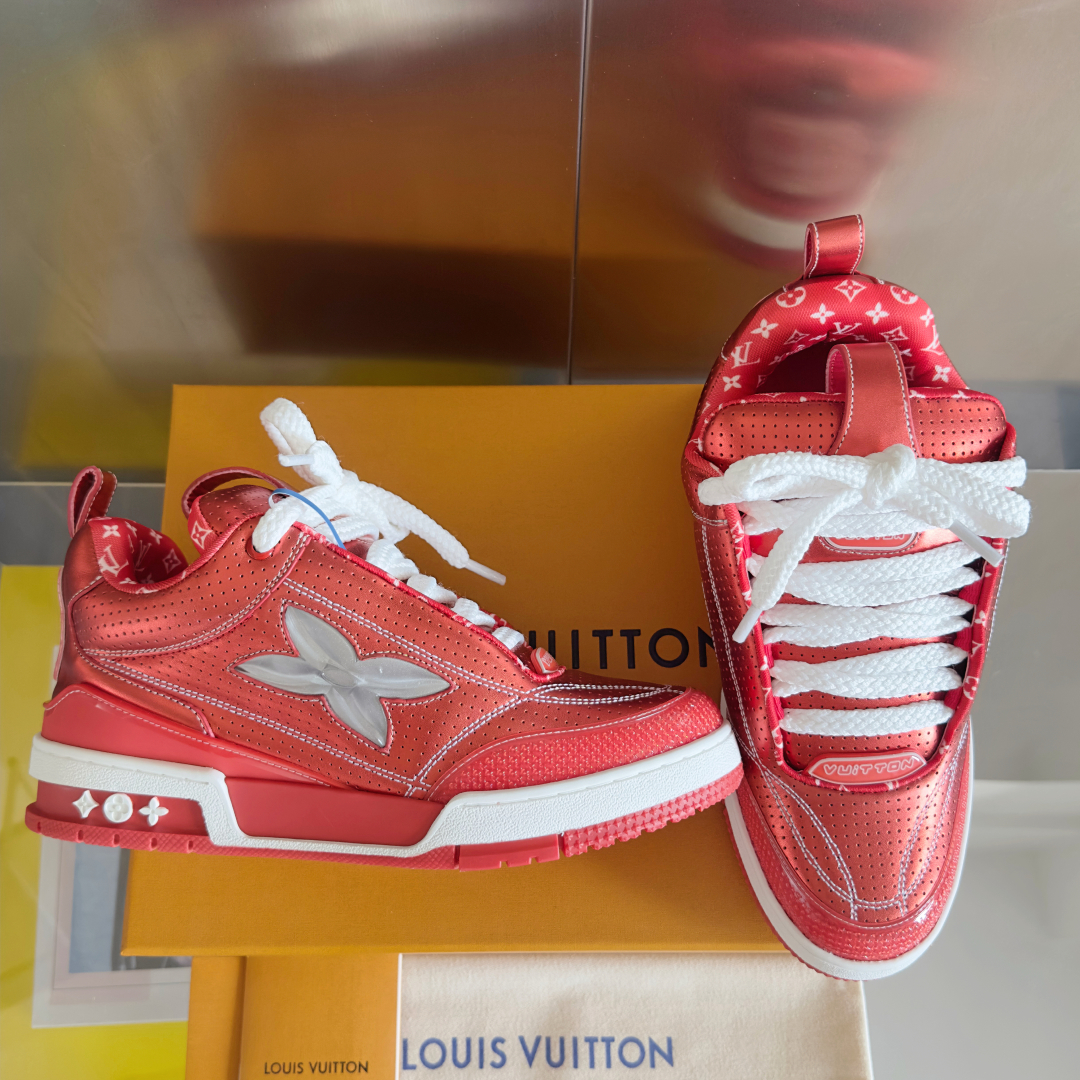 顶级版本：
LV驴牌L家SKATE 系列 最新配色 Tariner运动鞋 四叶草 滑板鞋 情侣款 复古篮