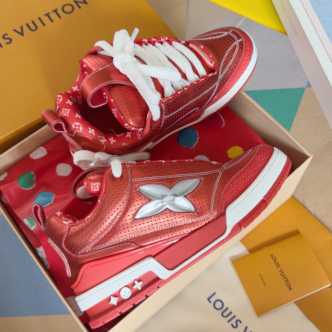 顶级版本：
LV驴牌L家SKATE 系列 最新配色 Tariner运动鞋 四叶草 滑板鞋 情侣款 复古篮