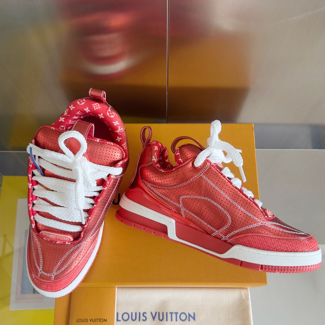 顶级版本：
LV驴牌L家SKATE 系列 最新配色 Tariner运动鞋 四叶草 滑板鞋 情侣款 复古篮