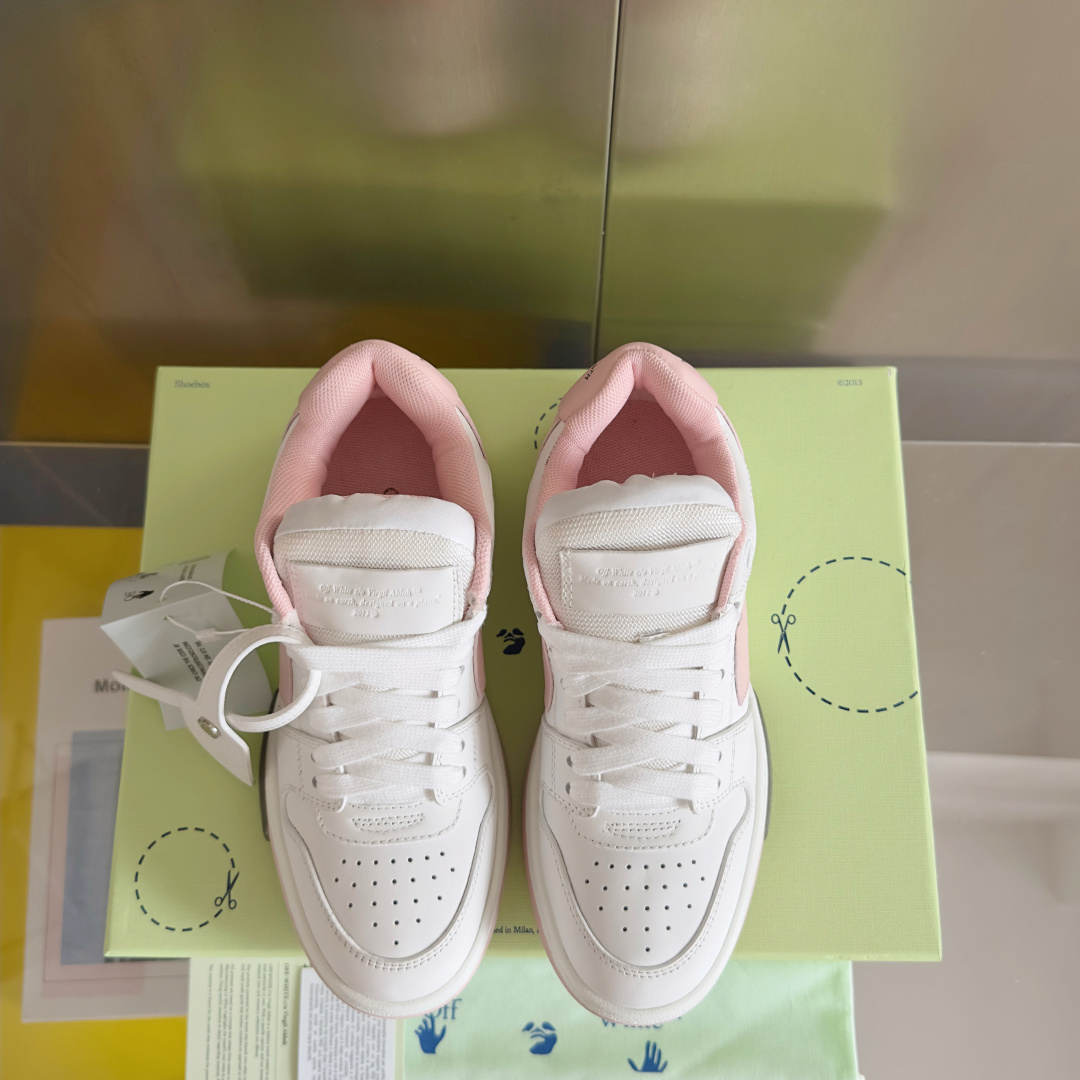 顶级版本:情侣款
Off-White™最新Out Of Office系列 情侣款 厚底 箭头 休闲 运动