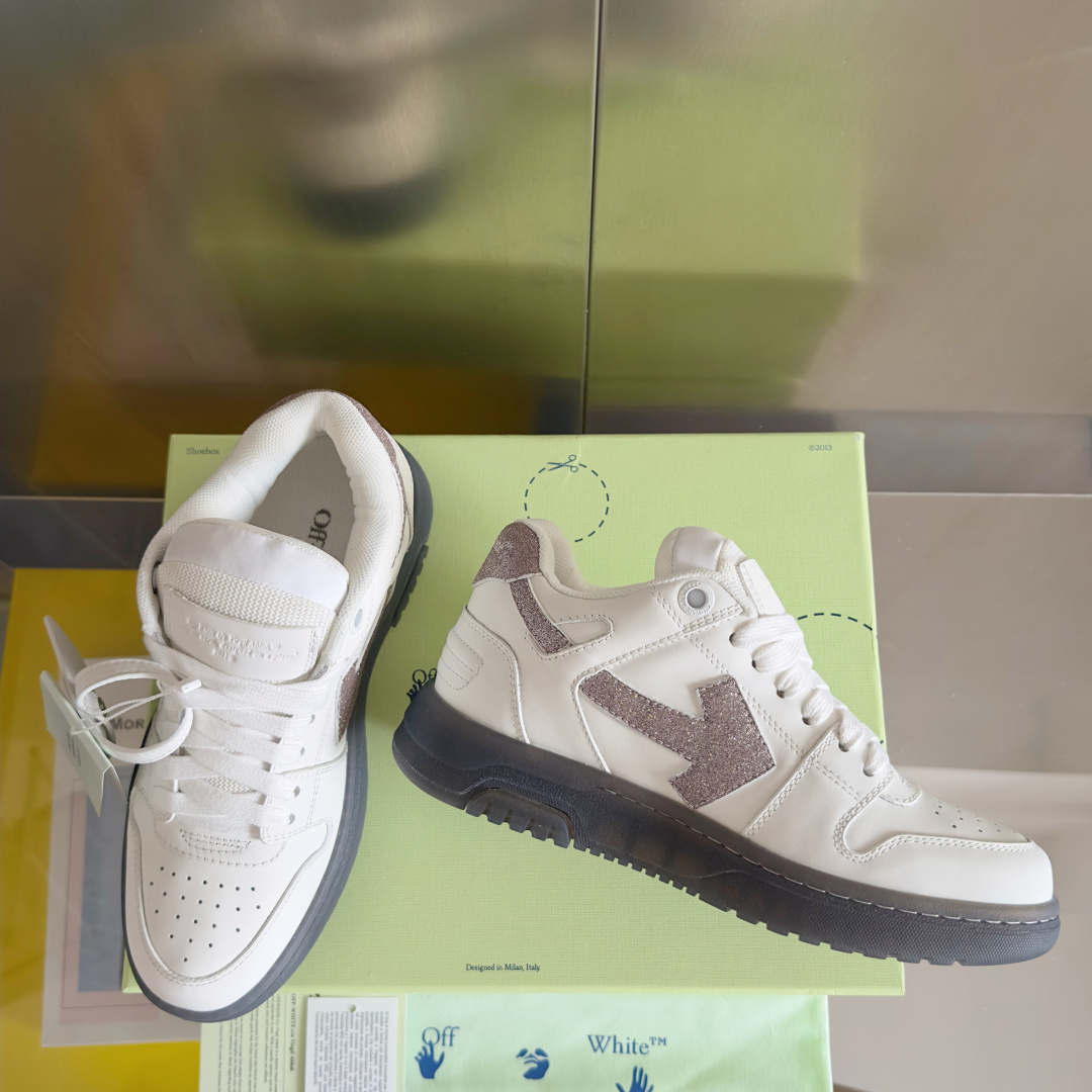 顶级版本:情侣款
Off-White™最新Out Of Office系列 情侣款 厚底 箭头 休闲 运动