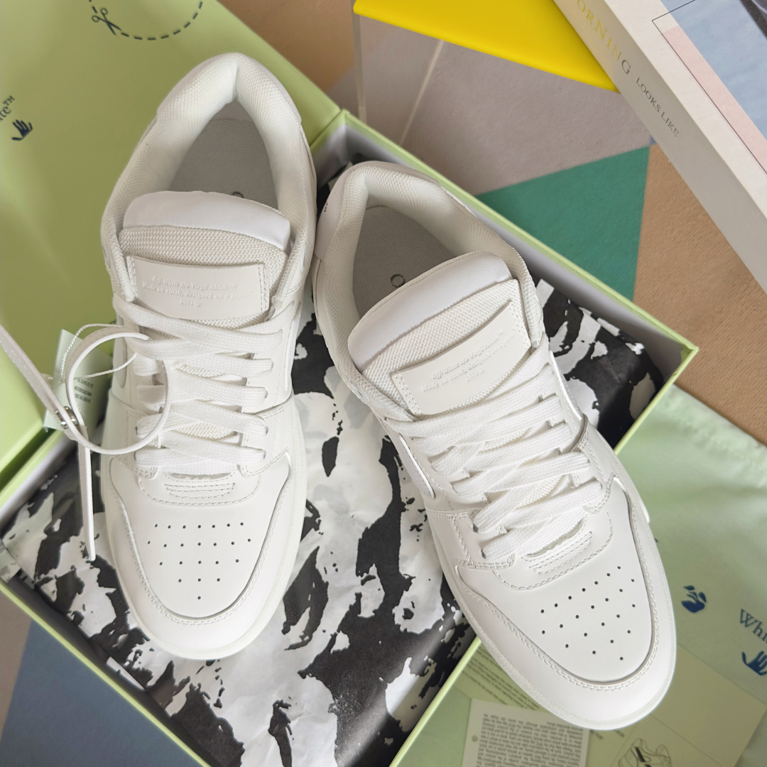 顶级版本:情侣款
Off-White™最新Out Of Office系列 情侣款 厚底 箭头 休闲 运动