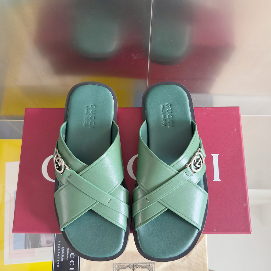 顶级版本：男款
Gucci古驰 最新 互扣式双G 交叉 男士 拖鞋 
原版购入开发 做货 从为品牌注入荣