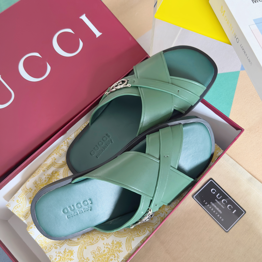 顶级版本：男款
Gucci古驰 最新 互扣式双G 交叉 男士 拖鞋 
原版购入开发 做货 从为品牌注入荣
