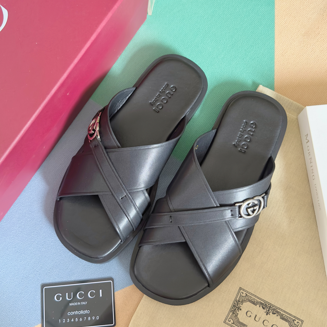 顶级版本：男款
Gucci古驰 最新 互扣式双G 交叉 男士 拖鞋 
原版购入开发 做货 从为品牌注入荣
