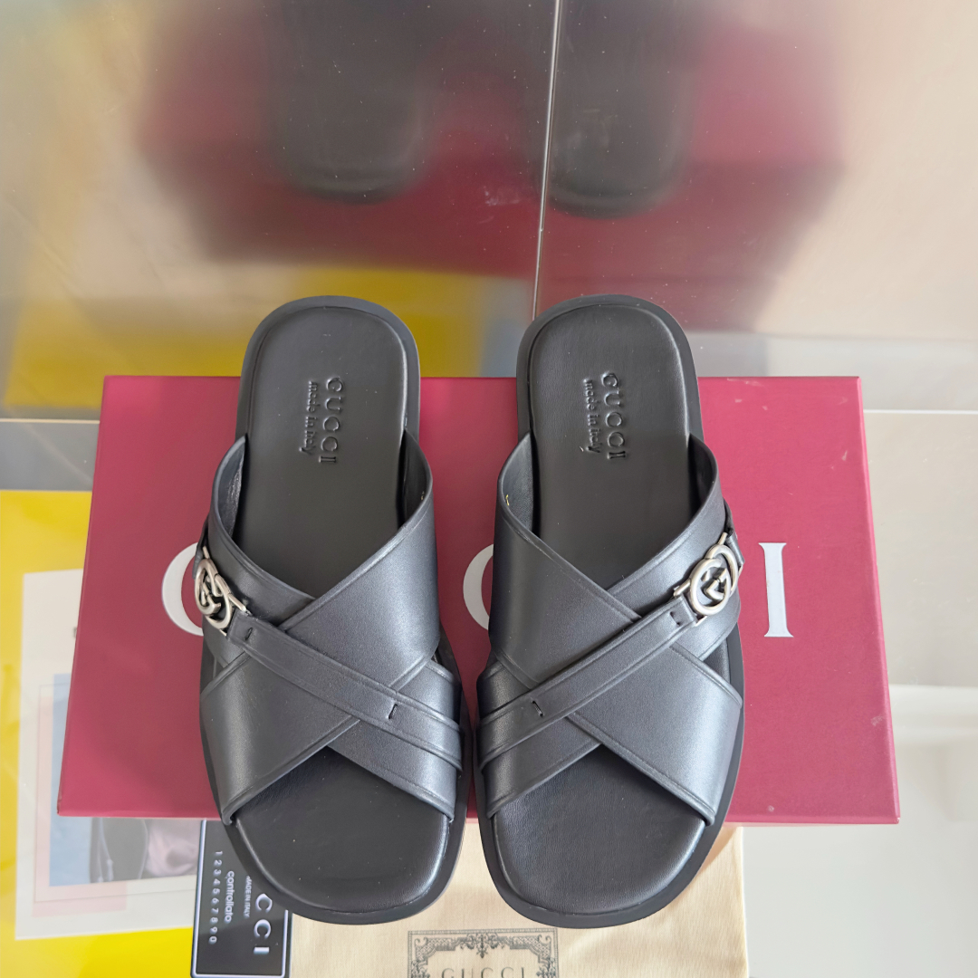 顶级版本：男款
Gucci古驰 最新 互扣式双G 交叉 男士 拖鞋 
原版购入开发 做货 从为品牌注入荣