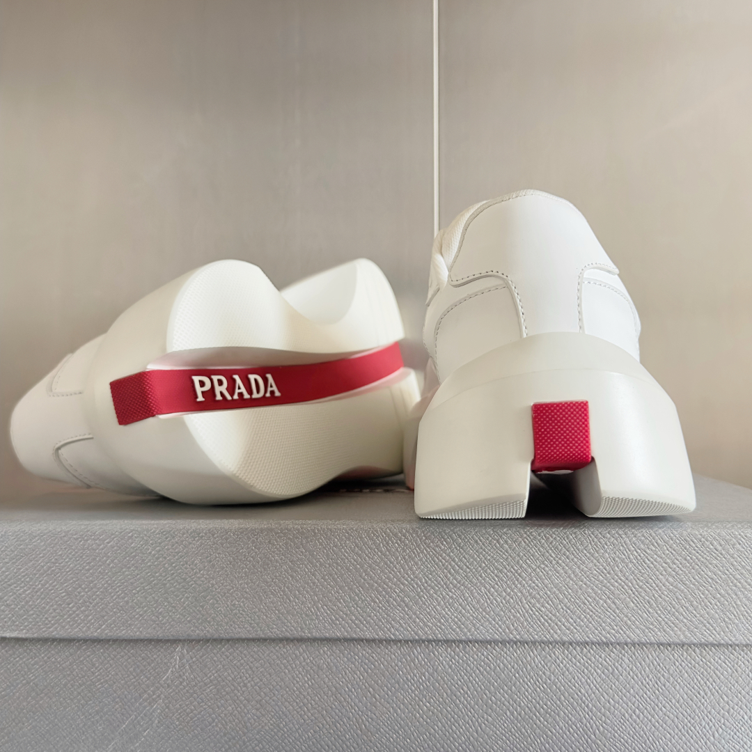 顶级版本：情侣款
Prada普拉达 最新走秀 情侣款 厚底 三角标 休闲 运动鞋 老爹鞋
原版购入开发 