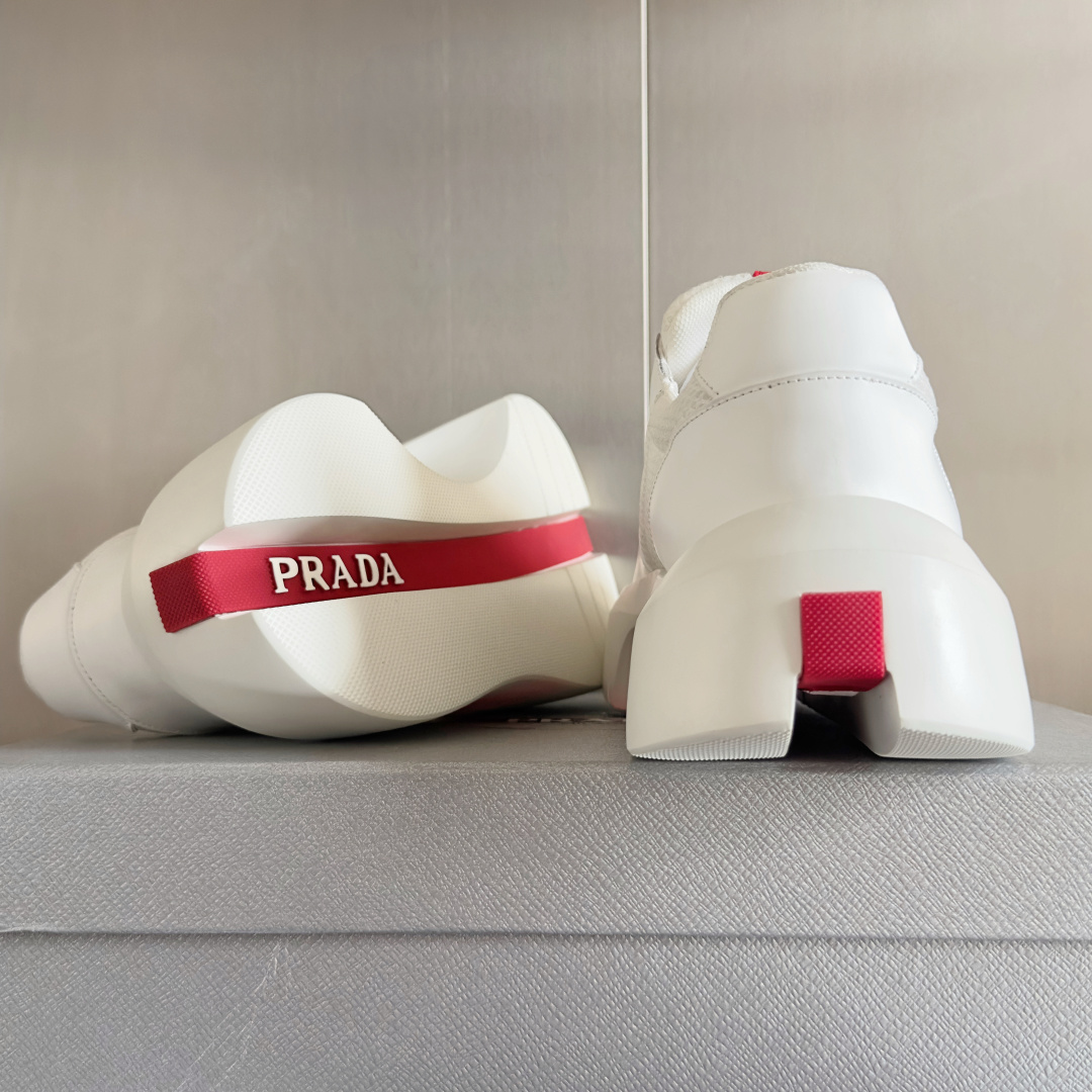 顶级版本:情侣款
Prada普拉达 最新走秀 情侣款 厚底 三角标 休闲 运动鞋 老爹鞋
原版购入开发