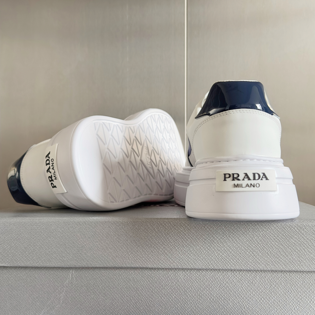 顶级版本：情侣款
Prada普拉达 最新 情侣款 三角标 厚底 休闲 小白鞋 运动鞋
原版购入开发 做货