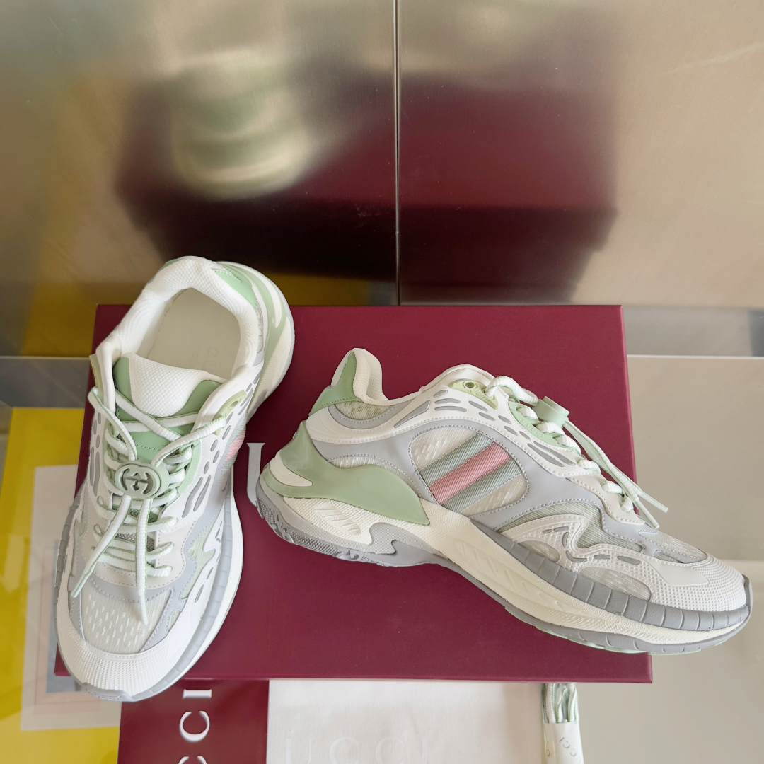 顶级版本：情侣款
Gucci古驰 2.0运动鞋 情侣款 复古 休闲鞋 跑鞋
原版购入开发 做货 这款Gu