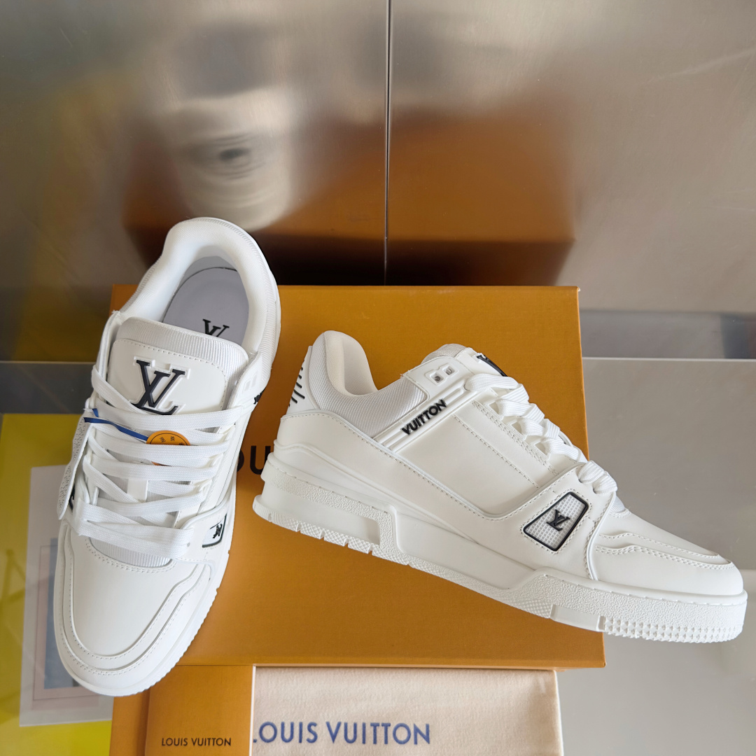顶级版本:情侣款
LV x Nigo 联名款Trainer路易威登 驴牌 L家 情侣款 休闲 运动鞋 滑