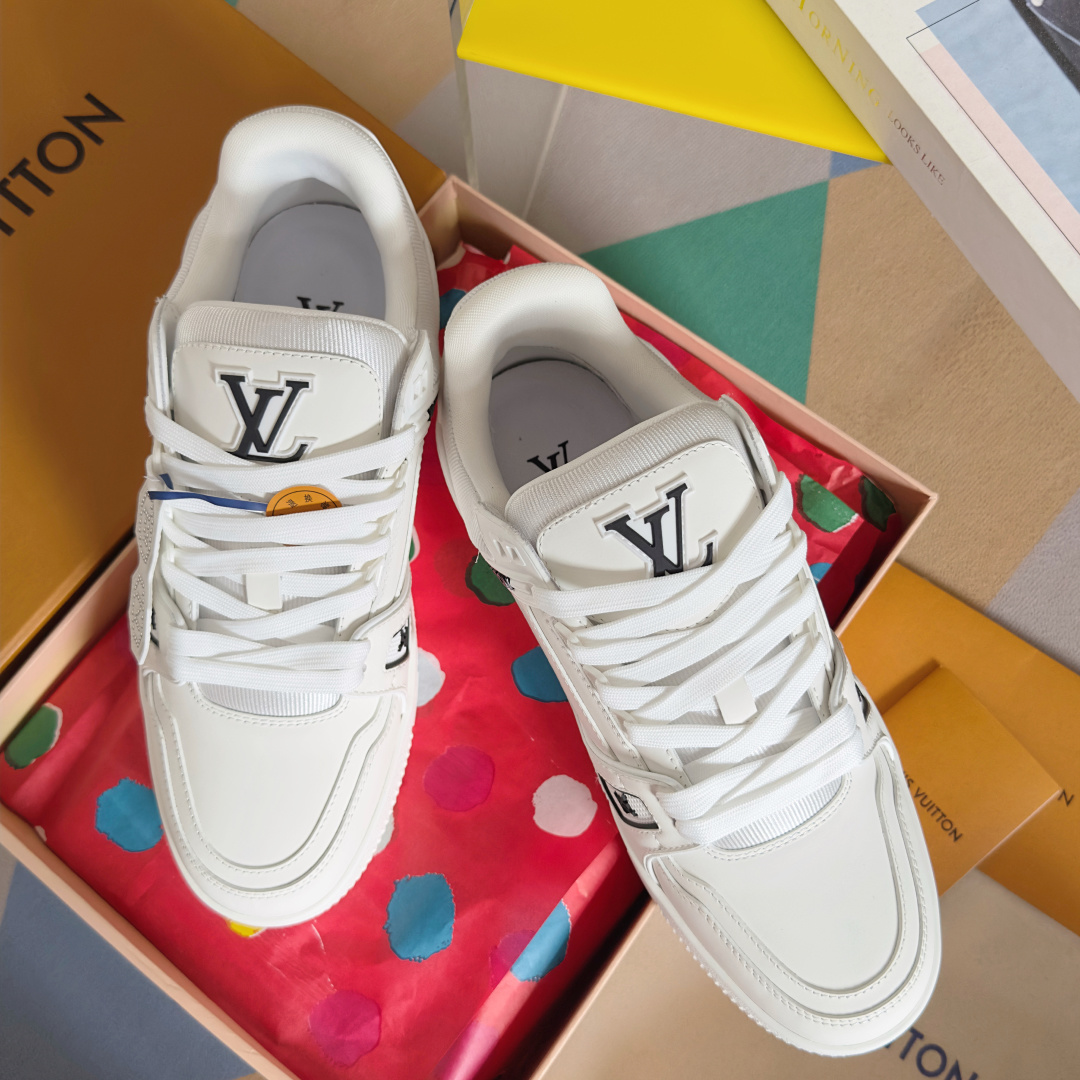 顶级版本:情侣款
LV x Nigo 联名款Trainer路易威登 驴牌 L家 情侣款 休闲 运动鞋 滑