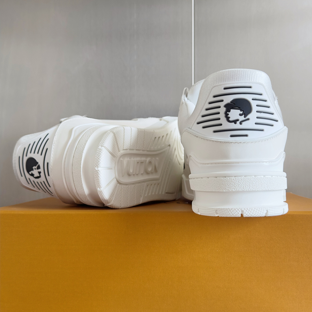 顶级版本:情侣款
LV x Nigo 联名款Trainer路易威登 驴牌 L家 情侣款 休闲 运动鞋 滑