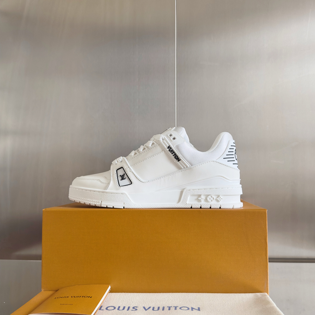 顶级版本:情侣款
LV x Nigo 联名款Trainer路易威登 驴牌 L家 情侣款 休闲 运动鞋 滑