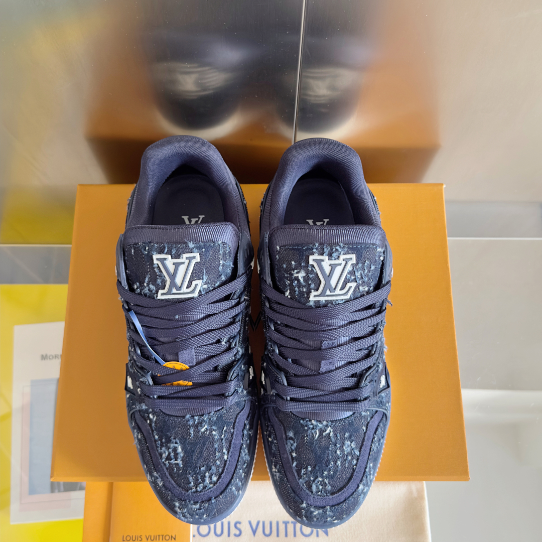 顶级版本：情侣款
LV Trainer路易威登 驴牌 L家 情侣款 休闲 运动鞋 滑板鞋
原版购入开发 