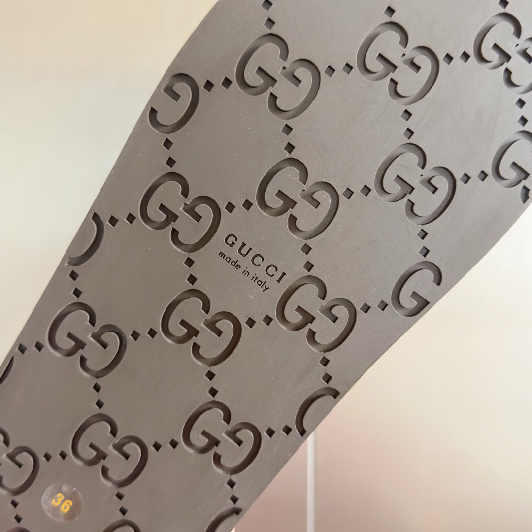 顶级版本:女款
Gucci古驰 最新Supreme系列 双G 马衔扣 包头 勃肯鞋 半拖鞋
原版购入开