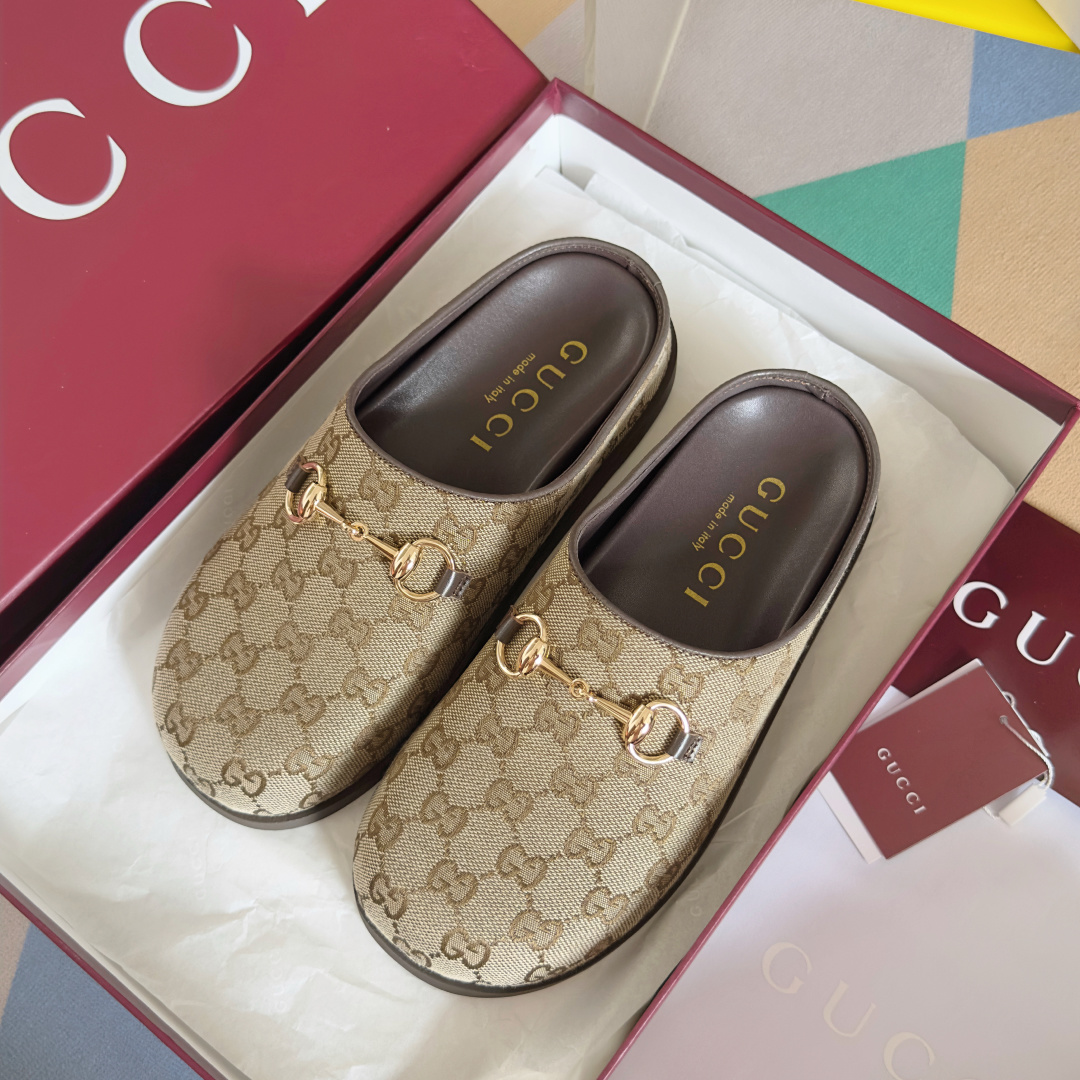 顶级版本:女款
Gucci古驰 最新Supreme系列 双G 马衔扣 包头 勃肯鞋 半拖鞋
原版购入开
