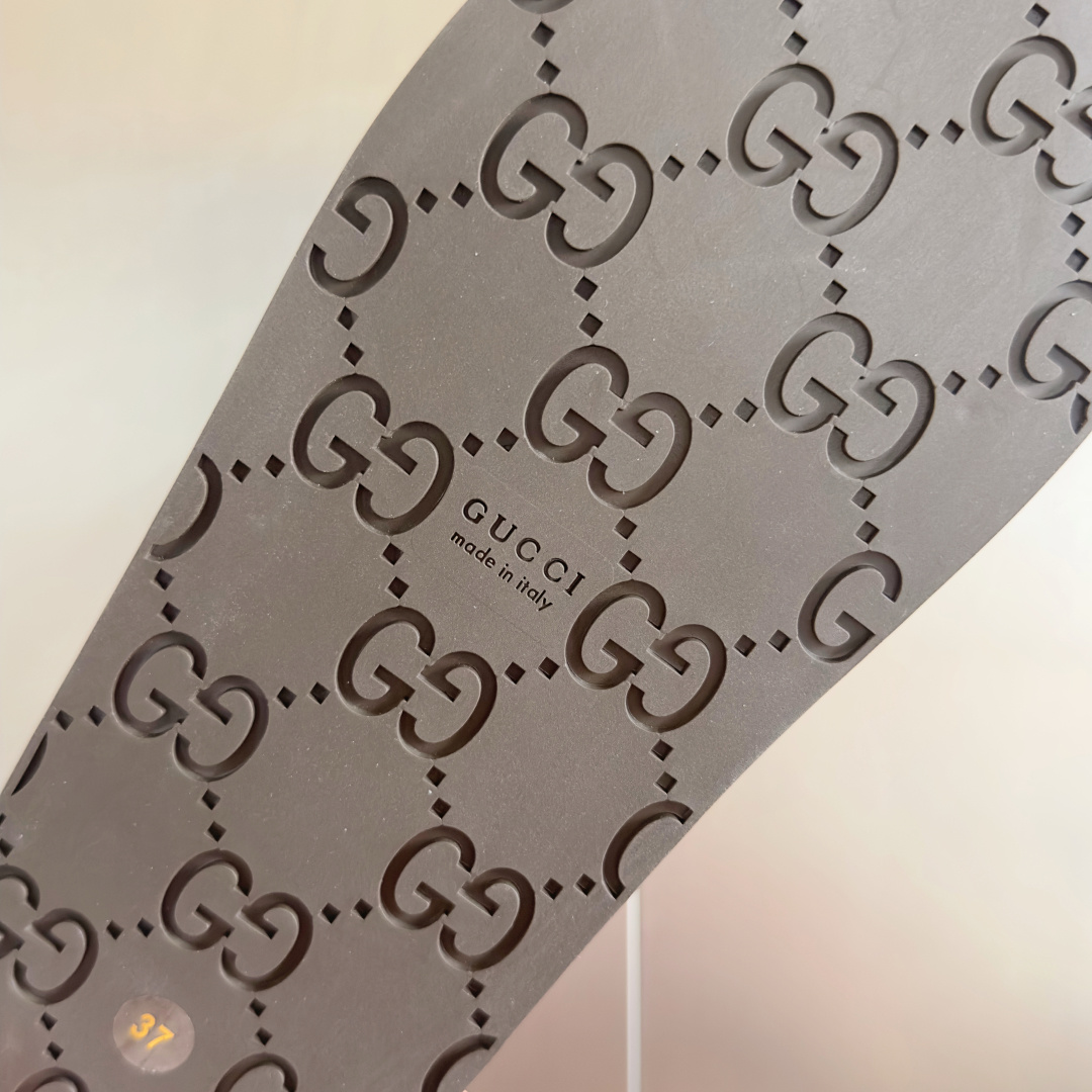 顶级版本:女款
Gucci古驰 最新Supreme系列 双G 马衔扣 包头 勃肯鞋 半拖鞋
原版购入开
