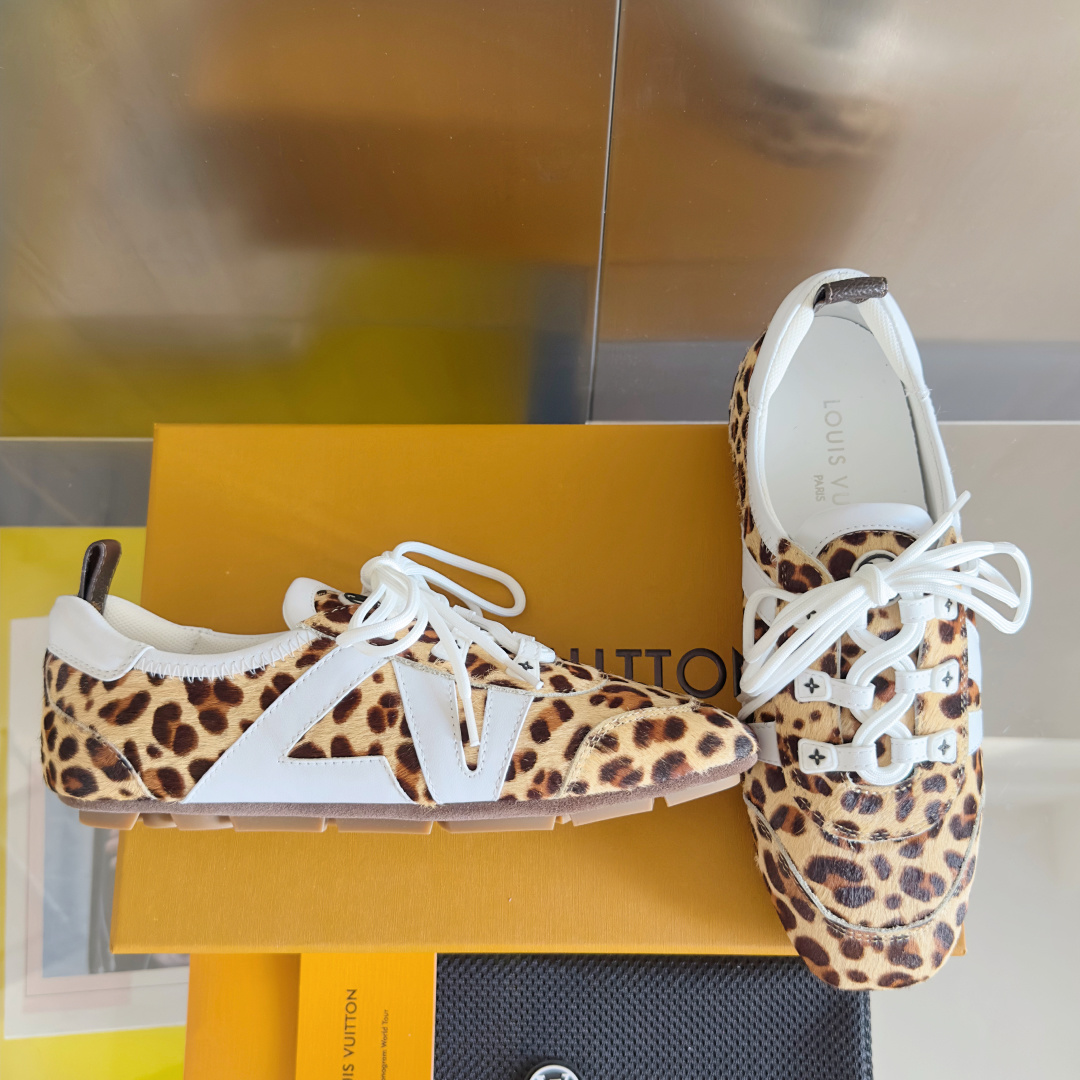 顶级版本:女款
LV路易威登 L家 驴牌 最新Sneakerina系列 情侣款 芭蕾运动鞋 德训鞋 休闲