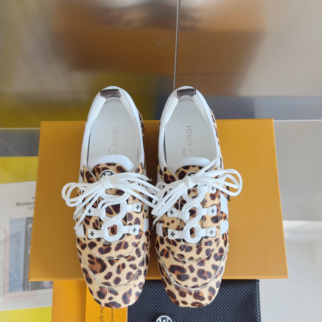 顶级版本:女款
LV路易威登 L家 驴牌 最新Sneakerina系列 情侣款 芭蕾运动鞋 德训鞋 休闲