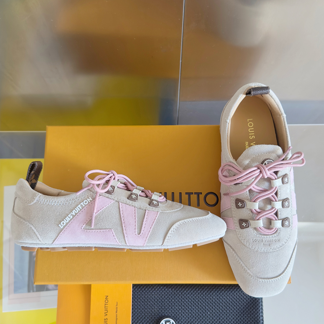 顶级版本:女款
LV路易威登 L家 驴牌 最新Sneakerina系列 情侣款 芭蕾运动鞋 德训鞋 休闲