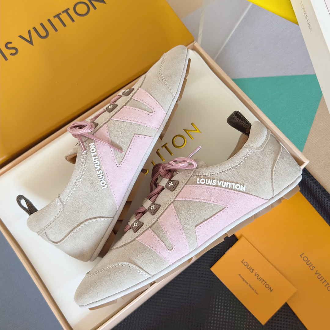顶级版本:女款
LV路易威登 L家 驴牌 最新Sneakerina系列 情侣款 芭蕾运动鞋 德训鞋 休闲